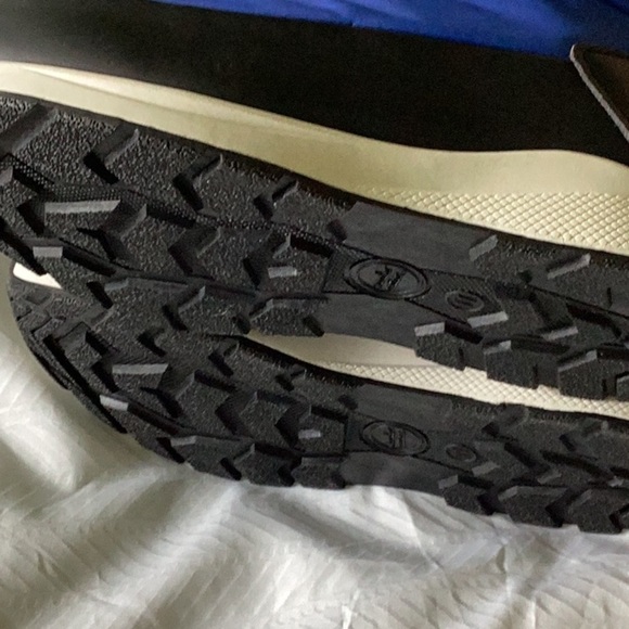 TODDLER boy size 11 zip warm snow boots with Velcro straps. Also have a size 10 - Picture 6 of 7
